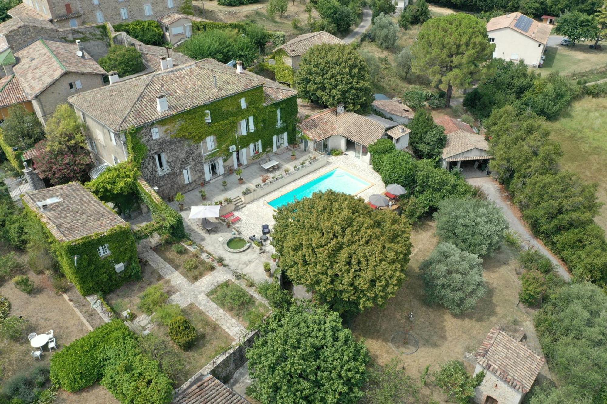 Le Domaine Du Soulier -Gite Et Chambres D'Hotes - La Maison Du Gardien Tornac Exterior photo