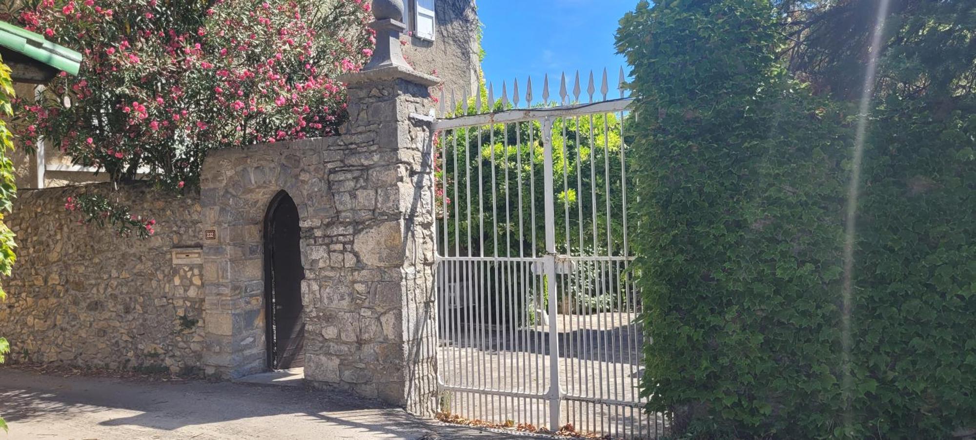 Le Domaine Du Soulier -Gite Et Chambres D'Hotes - La Maison Du Gardien Tornac Exterior photo